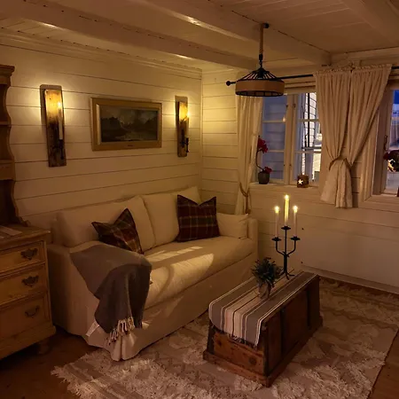 Unique 200-year Old Tiny House In Old Town 펜션 *