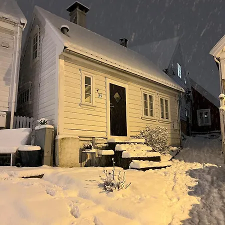 Unique 200-year Old Tiny House In Old Town *