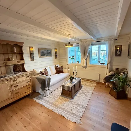 Unique 200-year Old Tiny House In Old Town * Stavanger