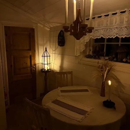 Unique 200-year Old Tiny House In Old Town 펜션