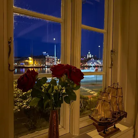 Unique 200-year Old Tiny House In Old Town 펜션 스타방에르