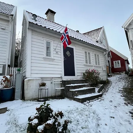 Unique 200-year Old Tiny House In Old Town Holiday home