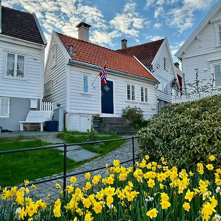 Unique 200-year Old Tiny House In Old Town *