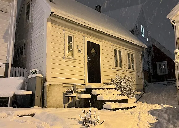 Unique 200-year Old Tiny House In Old Town *