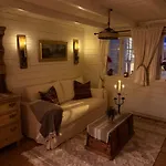 Unique 200-year Old Tiny House In Old Town Feriehus *