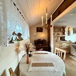 Unique 200-year Old Tiny House In Old Town Feriehus *