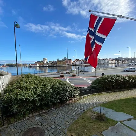 Unique 200-year Old Tiny House In Old Town Stavanger