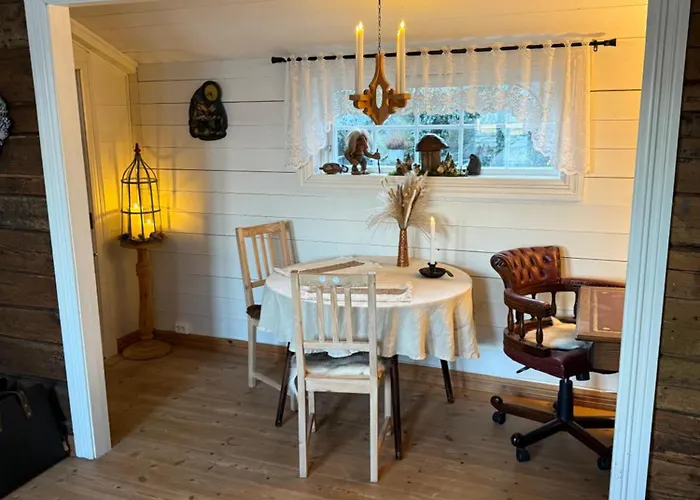 Unique 200-year Old Tiny House In Old Town Feriehus