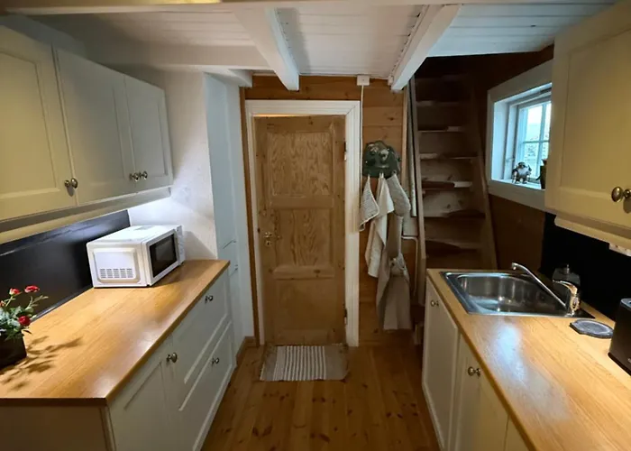 Unique 200-year Old Tiny House In Old Town *