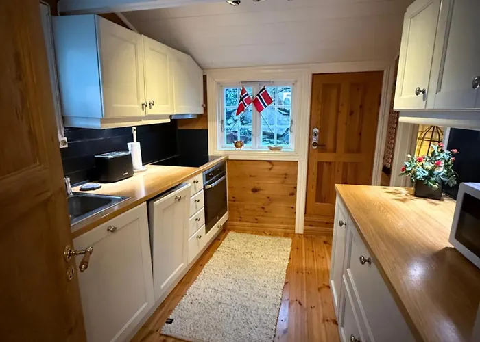 Feriehus Unique 200-year Old Tiny House In Old Town