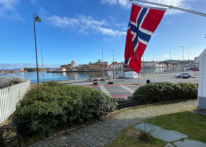 Unique 200-year Old Tiny House In Old Town Stavanger